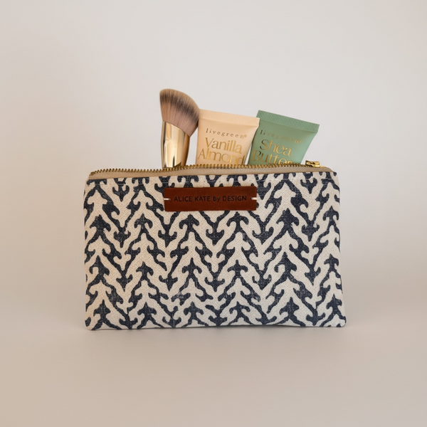 Veja, Mussel Blotch on White Zipper Pouch