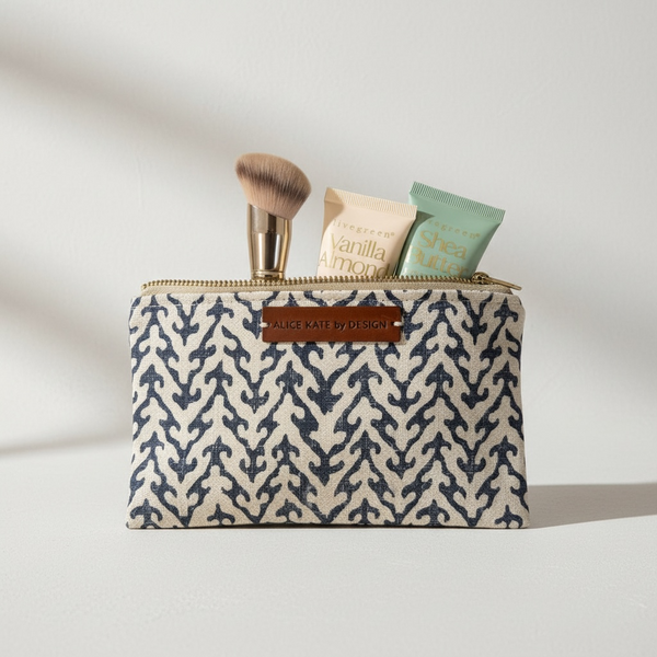 Veja, Mussel Blotch on White Zipper Pouch