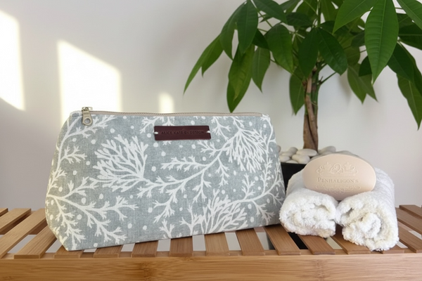 Washbag - Fidra Rain Blotch on Ivory