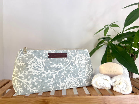 Washbag - Fidra Rain Blotch on Ivory