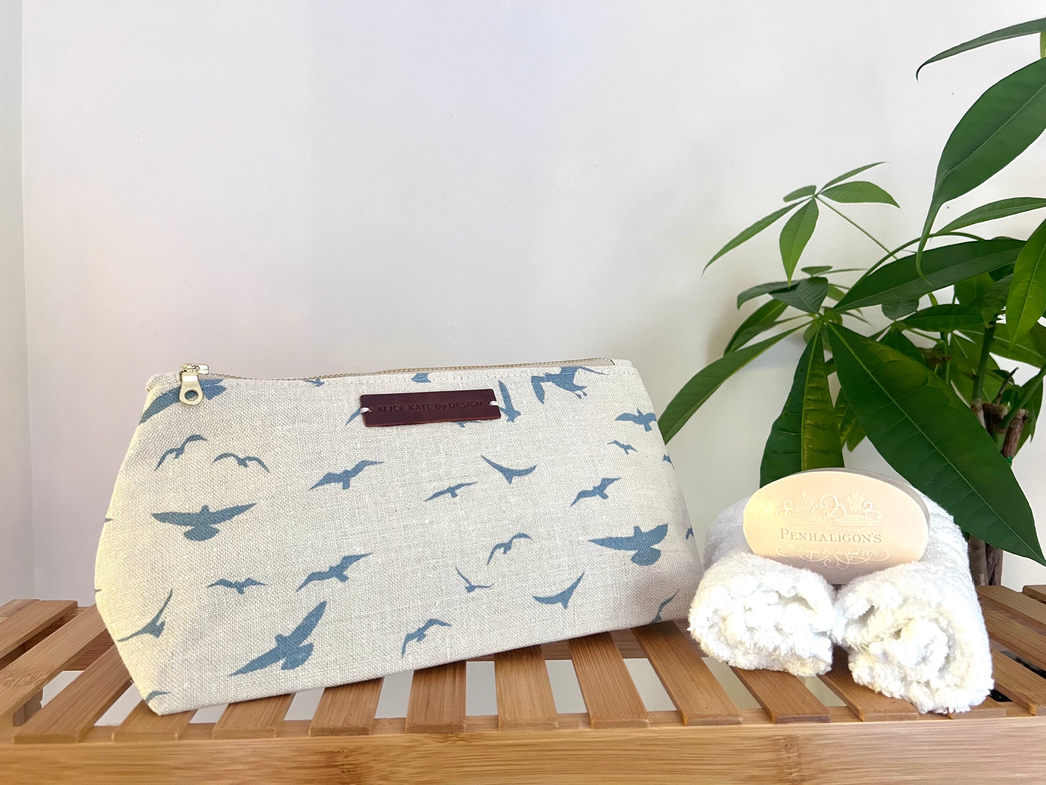Washbag - Seagulls Old Blue on Stone