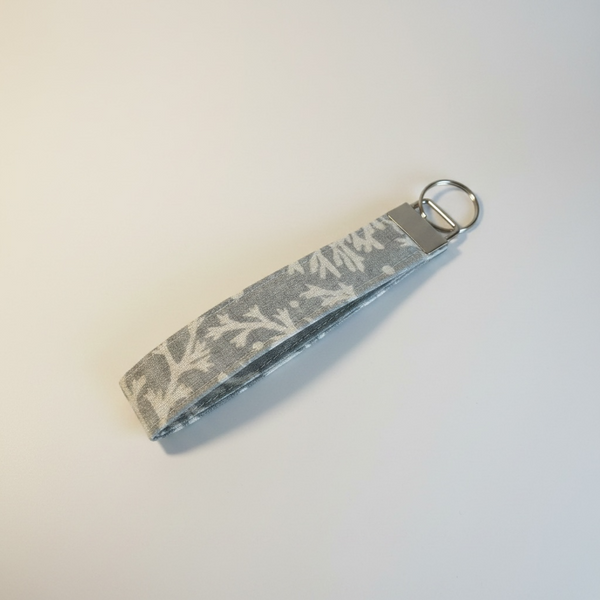 Wristlet Fidra - Rain Blotch on Ivory