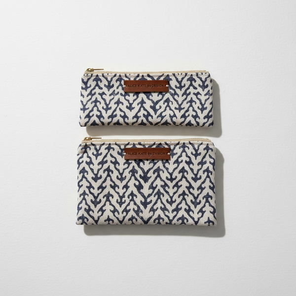 Veja, Mussel Blotch on White Zipper Pouch